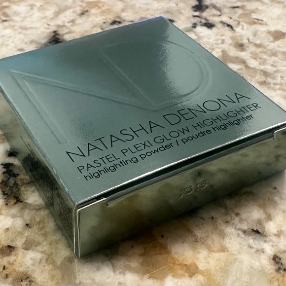 Natasha Denona Pastel Plexi Glow Highlighter - Picture 3 of 4